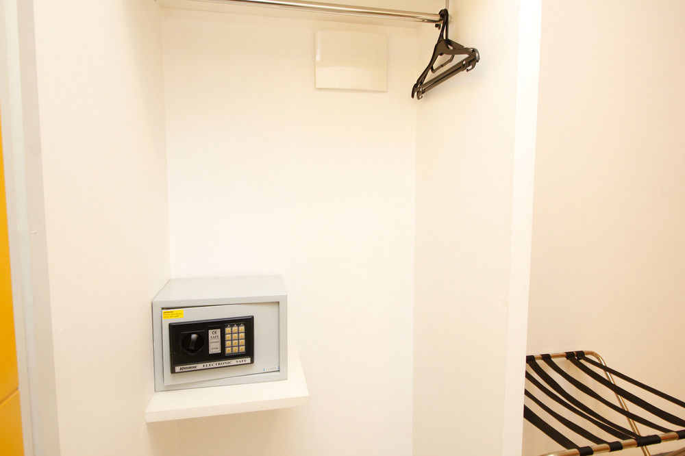 Hôtel Airy Glodok Pinangsia Raya Jakarta Extérieur photo