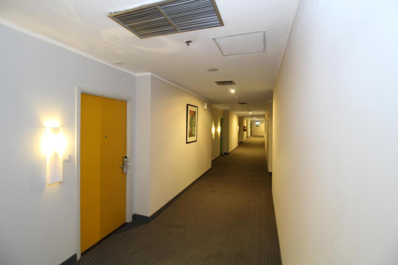 Hôtel Airy Glodok Pinangsia Raya Jakarta Extérieur photo